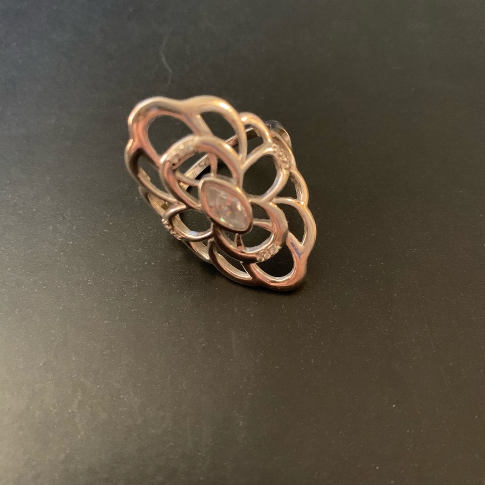 VGUC Tocara rhodium silver ring